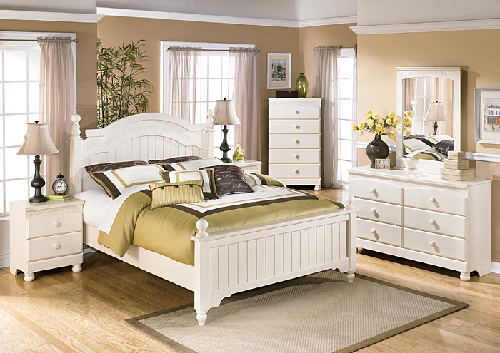 Cottage Retreat Queen Poster Bed, Dresser & Mirror,Ashley